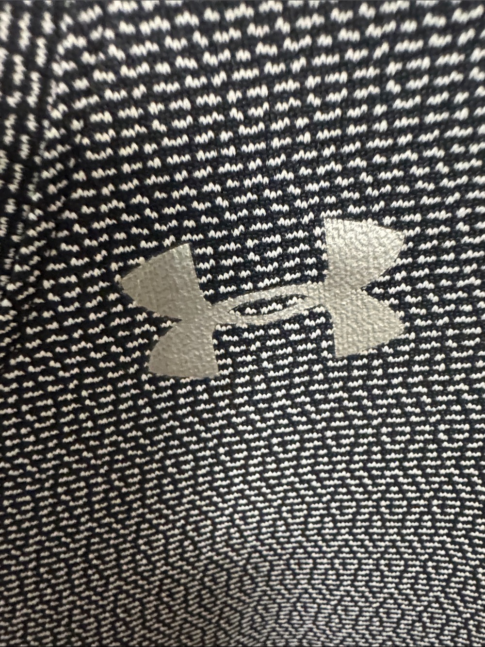 UNDER ARMOUR V - Picture 3 of 5